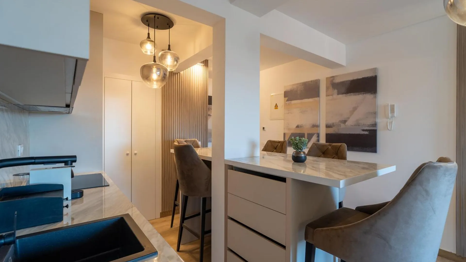 Zara Penthouse With Top Roof Terrace And Hot Tub