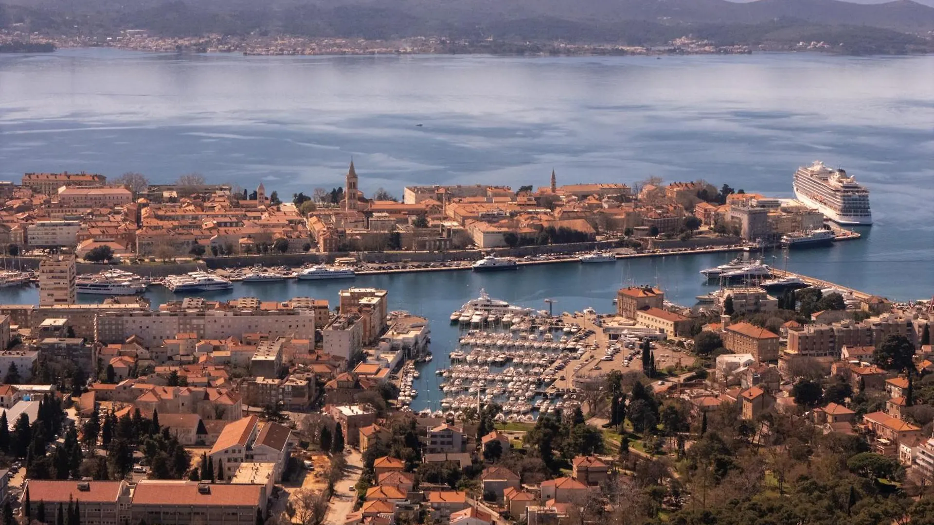 Zara Penthouse With Top Roof Terrace And Hot Tub 0*, Zadar