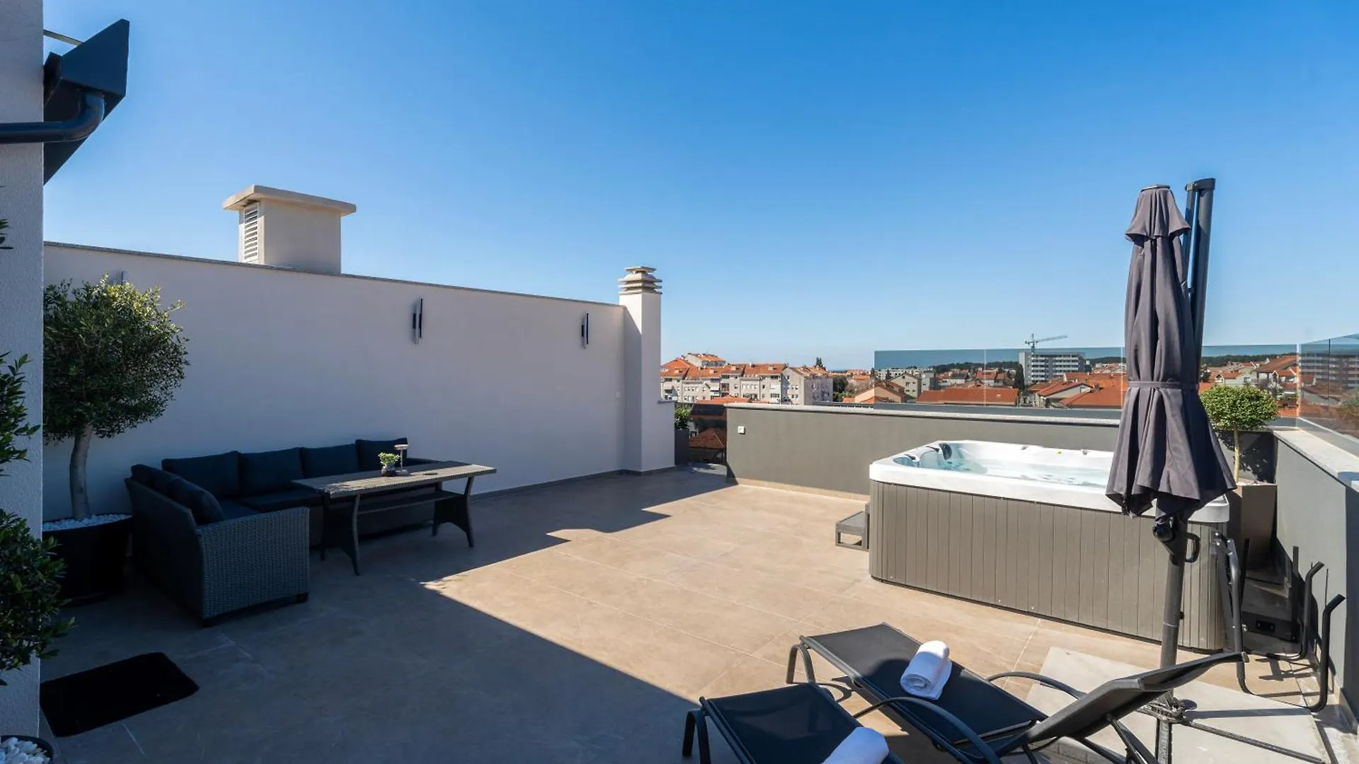 Apartment Zara Penthouse With Top Roof Terrace And Hot Tub
