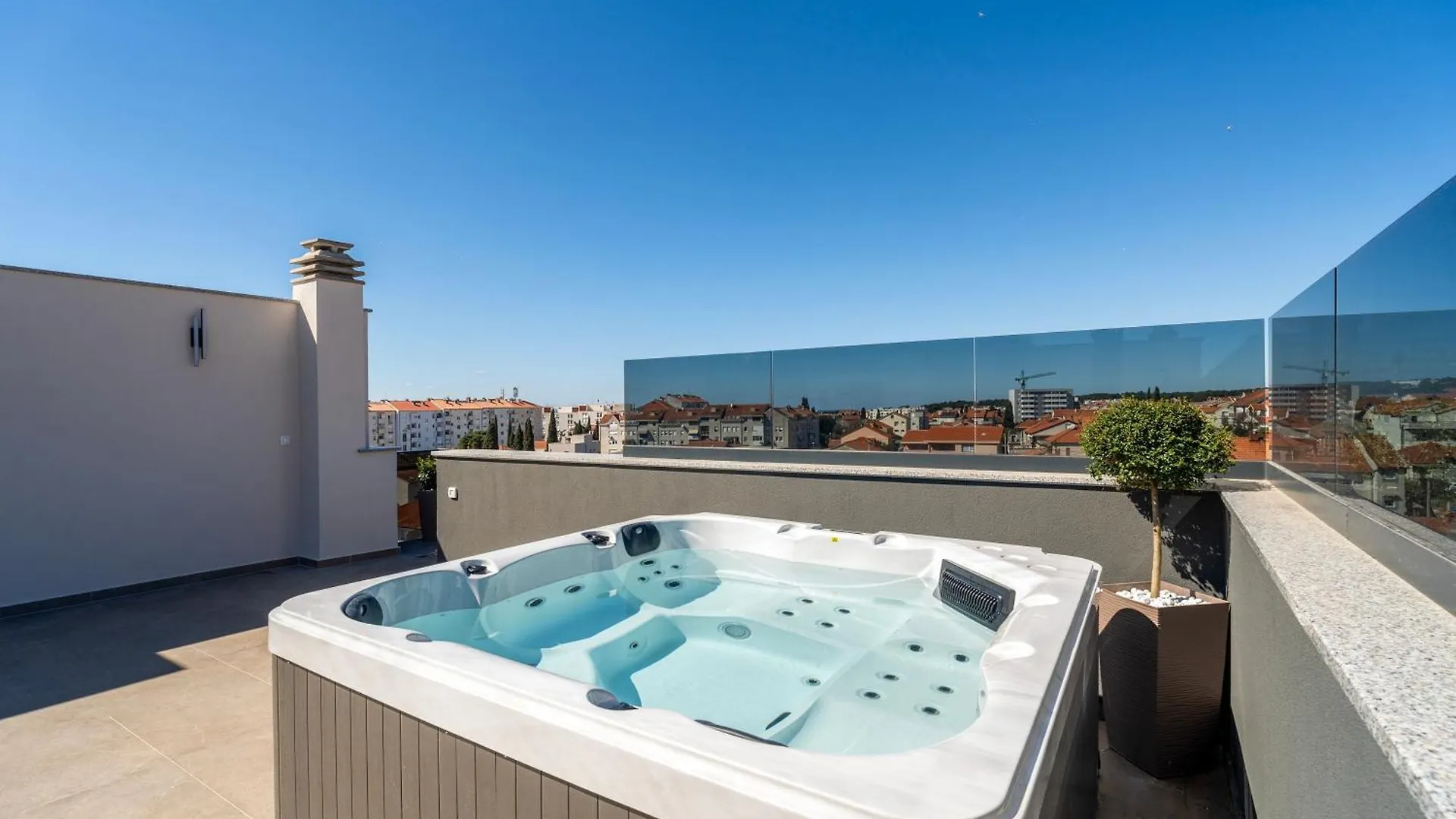 Apartment Zara Penthouse With Top Roof Terrace And Hot Tub